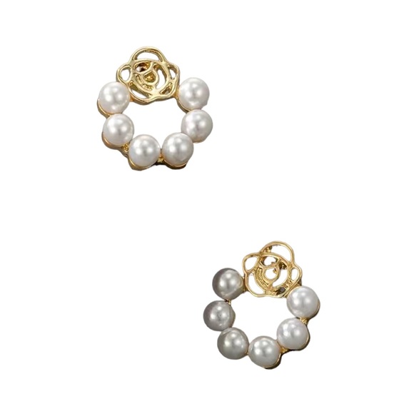 Baroque Style Round Pearl and Gold Stud Earrings - Picture 4 of 5